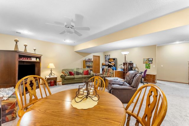 5264 TAYLOR Avenue, Bettendorf, IA 52722