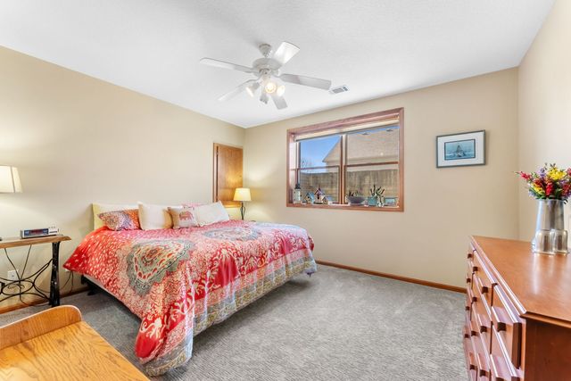 5264 TAYLOR Avenue, Bettendorf, IA 52722