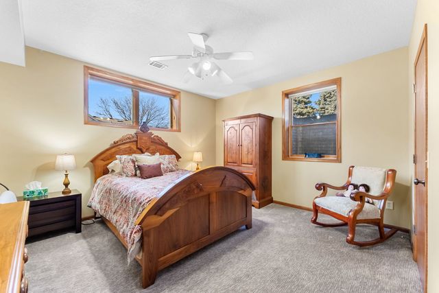 5264 TAYLOR Avenue, Bettendorf, IA 52722