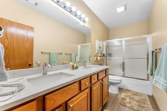 5264 TAYLOR Avenue, Bettendorf, IA 52722