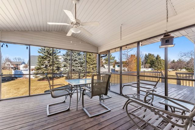 5264 TAYLOR Avenue, Bettendorf, IA 52722