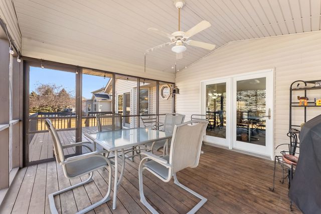 5264 TAYLOR Avenue, Bettendorf, IA 52722