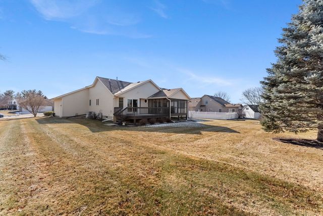 5264 TAYLOR Avenue, Bettendorf, IA 52722