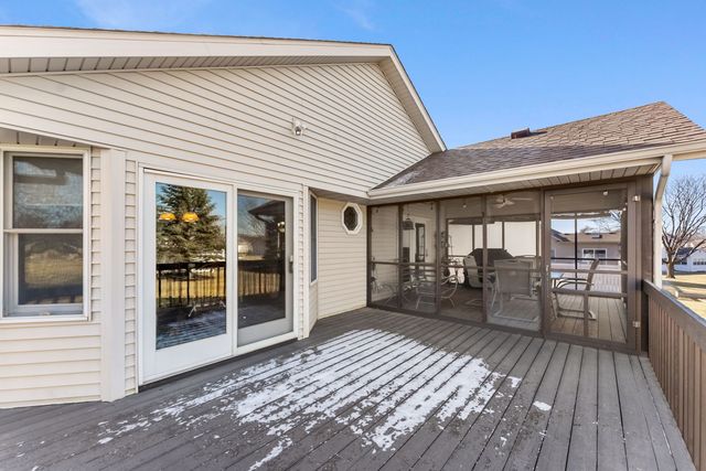 5264 TAYLOR Avenue, Bettendorf, IA 52722