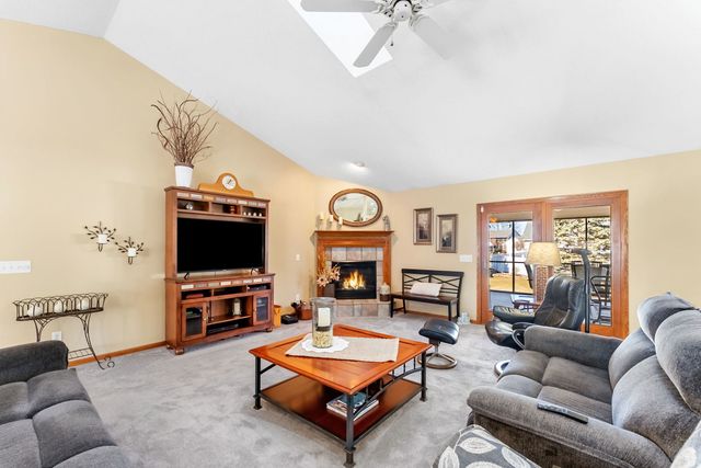 5264 TAYLOR Avenue, Bettendorf, IA 52722