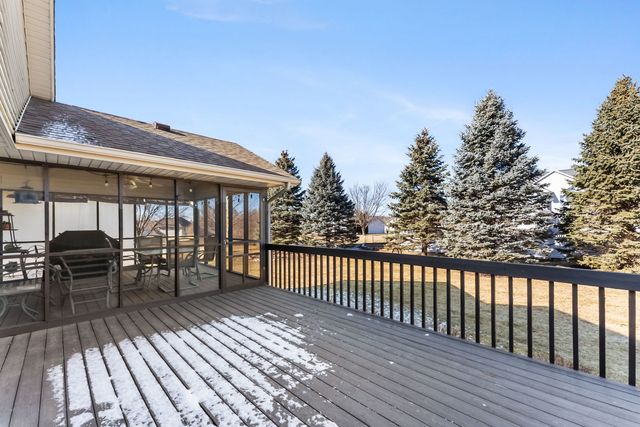 5264 TAYLOR Avenue, Bettendorf, IA 52722