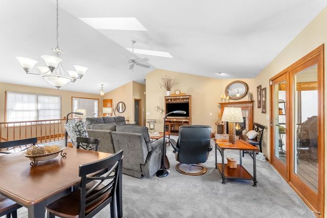 5264 TAYLOR Avenue, Bettendorf, IA 52722