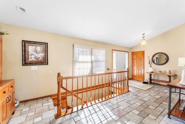 5264 TAYLOR Avenue, Bettendorf, IA 52722