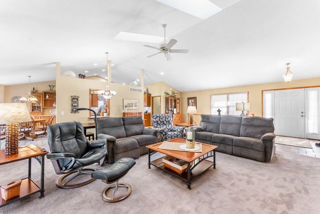 5264 TAYLOR Avenue, Bettendorf, IA 52722