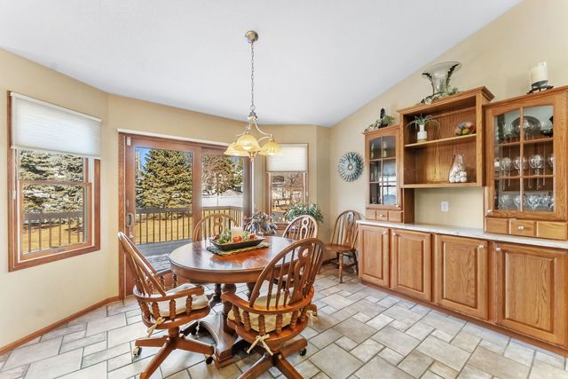 5264 TAYLOR Avenue, Bettendorf, IA 52722