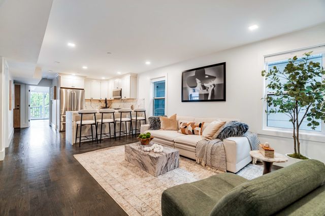 74 Moreland St 2, Somerville, MA 02145