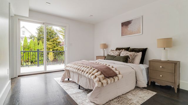 74 Moreland St 2, Somerville, MA 02145