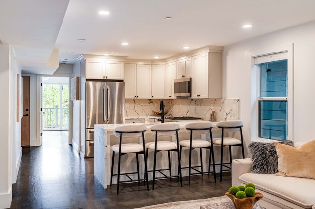 74 Moreland St 2, Somerville, MA 02145
