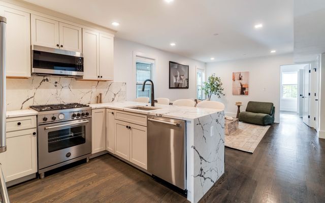 74 Moreland St 2, Somerville, MA 02145