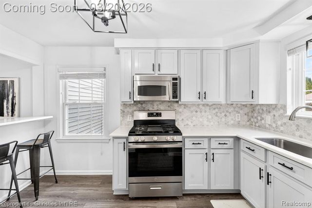 1922 Norwood Drive, Grosse Pointe Woods, MI 48236