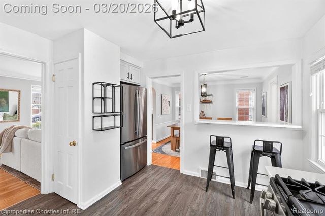 1922 Norwood Drive, Grosse Pointe Woods, MI 48236