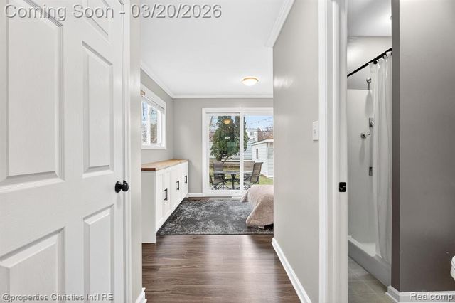 1922 Norwood Drive, Grosse Pointe Woods, MI 48236