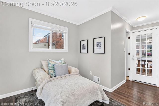 1922 Norwood Drive, Grosse Pointe Woods, MI 48236