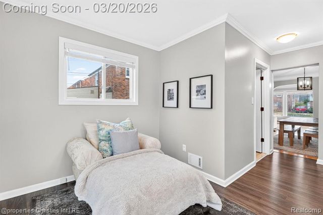 1922 Norwood Drive, Grosse Pointe Woods, MI 48236