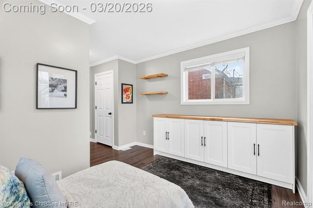 1922 Norwood Drive, Grosse Pointe Woods, MI 48236