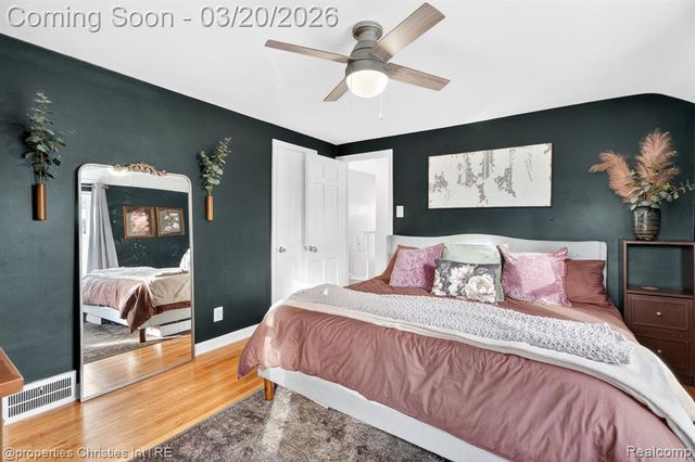 1922 Norwood Drive, Grosse Pointe Woods, MI 48236