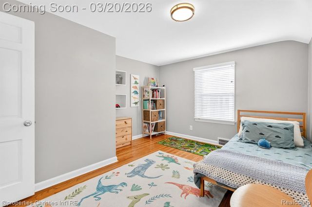 1922 Norwood Drive, Grosse Pointe Woods, MI 48236