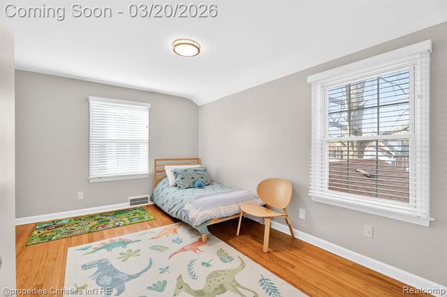 1922 Norwood Drive, Grosse Pointe Woods, MI 48236