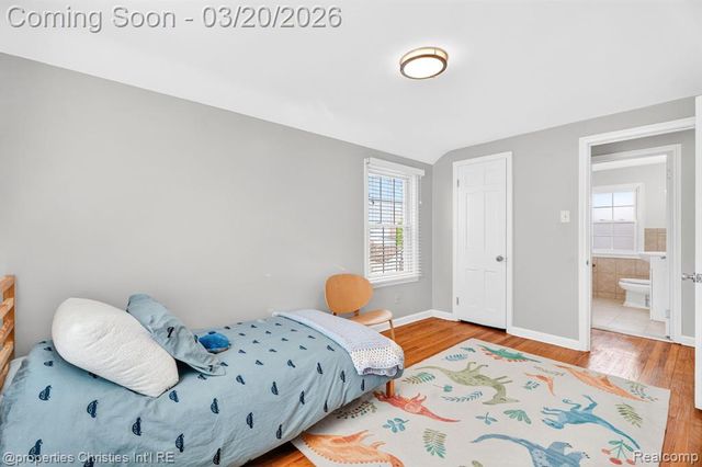 1922 Norwood Drive, Grosse Pointe Woods, MI 48236