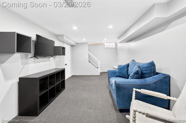 1922 Norwood Drive, Grosse Pointe Woods, MI 48236