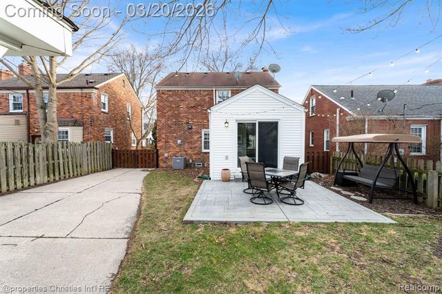 1922 Norwood Drive, Grosse Pointe Woods, MI 48236