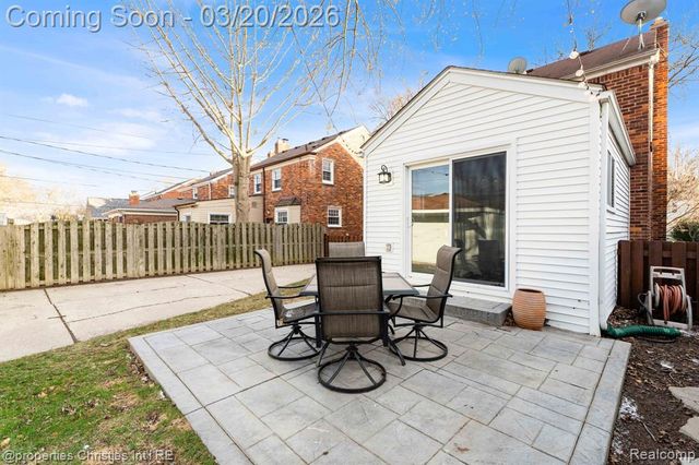 1922 Norwood Drive, Grosse Pointe Woods, MI 48236