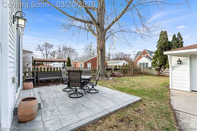 1922 Norwood Drive, Grosse Pointe Woods, MI 48236