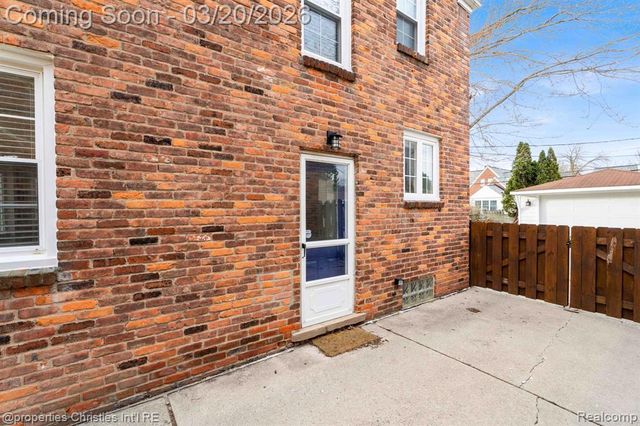 1922 Norwood Drive, Grosse Pointe Woods, MI 48236