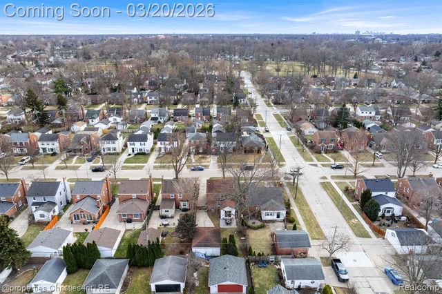 1922 Norwood Drive, Grosse Pointe Woods, MI 48236