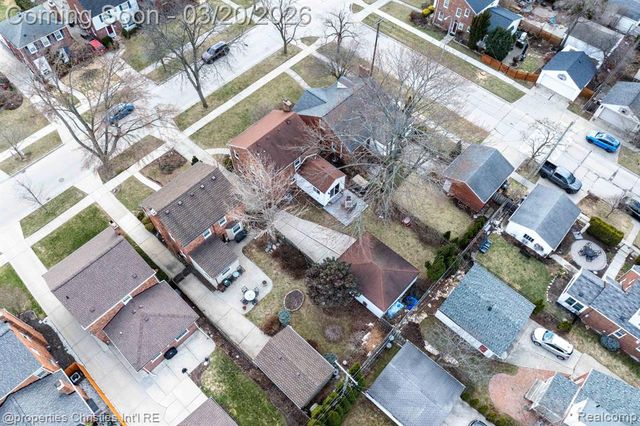 1922 Norwood Drive, Grosse Pointe Woods, MI 48236