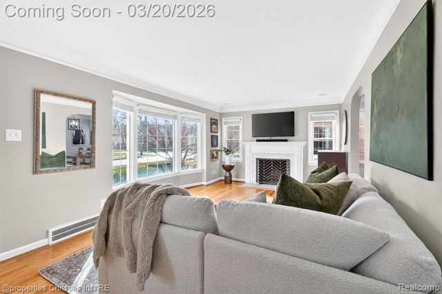 1922 Norwood Drive, Grosse Pointe Woods, MI 48236