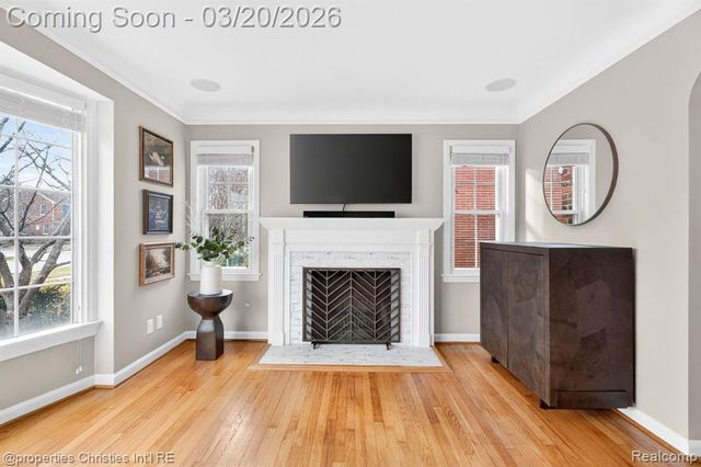 1922 Norwood Drive, Grosse Pointe Woods, MI 48236