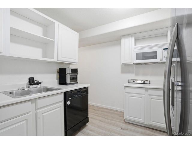 100 Wolf Creek Trl, Broomfield, CO 80020