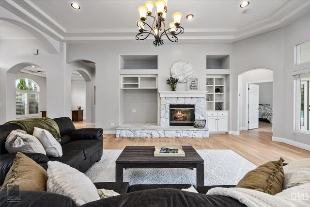 5507 Brigadoon Lane, Bakersfield, CA 93312