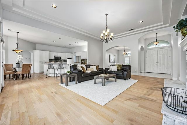 5507 Brigadoon Lane, Bakersfield, CA 93312