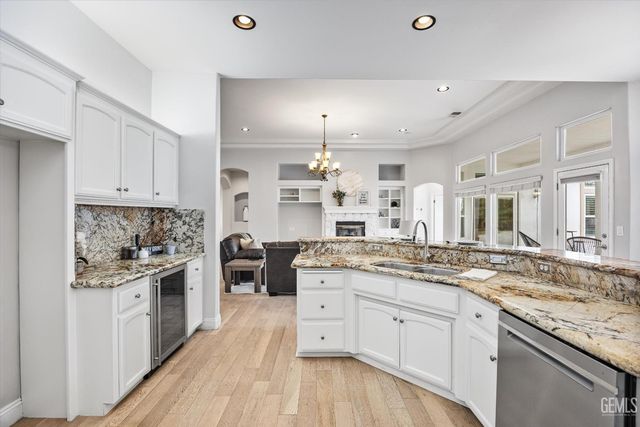 5507 Brigadoon Lane, Bakersfield, CA 93312