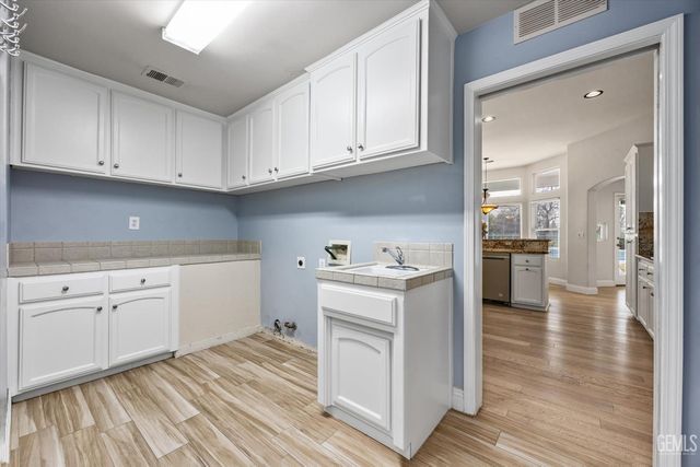 5507 Brigadoon Lane, Bakersfield, CA 93312