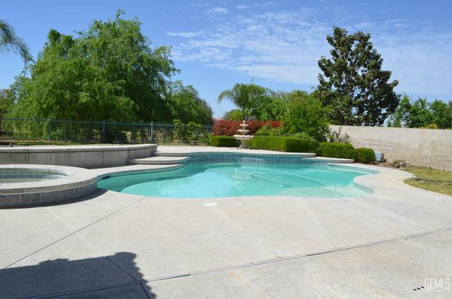 5507 Brigadoon Lane, Bakersfield, CA 93312