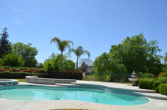 5507 Brigadoon Lane, Bakersfield, CA 93312