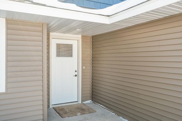 7268 Hawthorne Court, North Branch, MN 55056