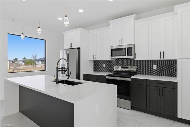 3919 NW 40Th ST, Cape Coral, FL 33993