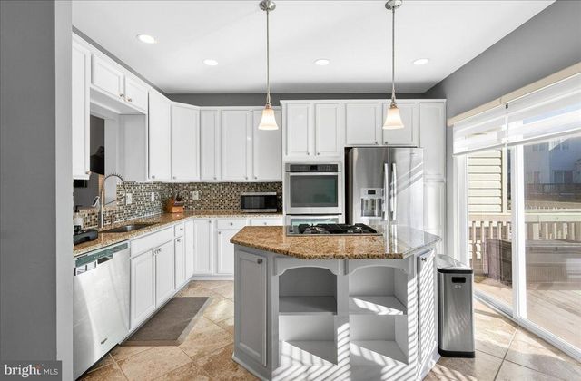 5213 PRAIRIE WILLOW LN, Centreville, VA 20120