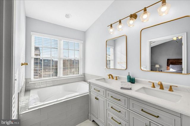 5213 PRAIRIE WILLOW LN, Centreville, VA 20120