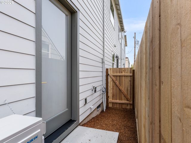 5135 Se MORRISON St, Portland, OR 97215