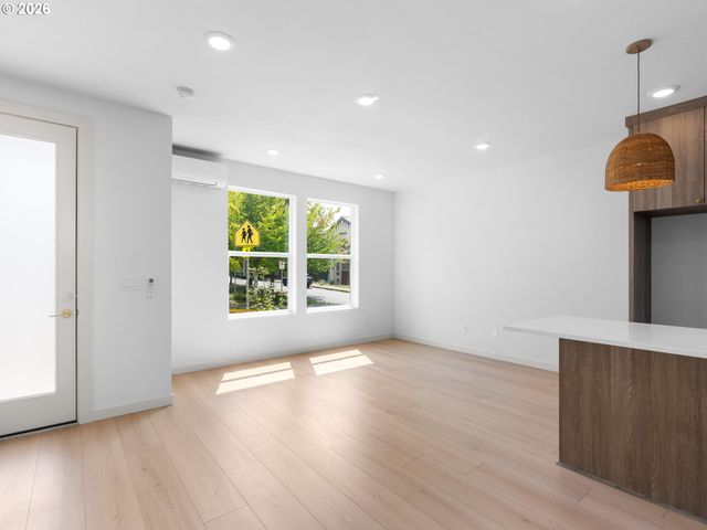 5135 Se MORRISON St, Portland, OR 97215